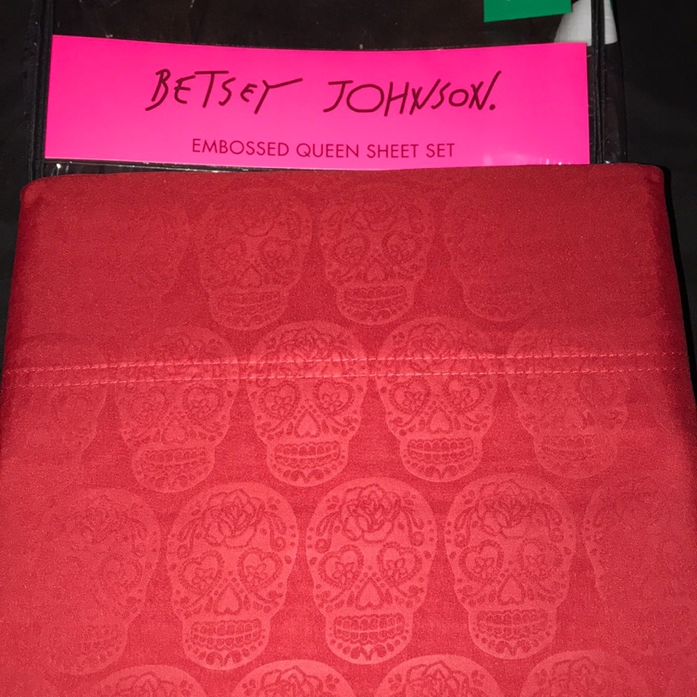 Betsey Johnson Queen Sheet Set
